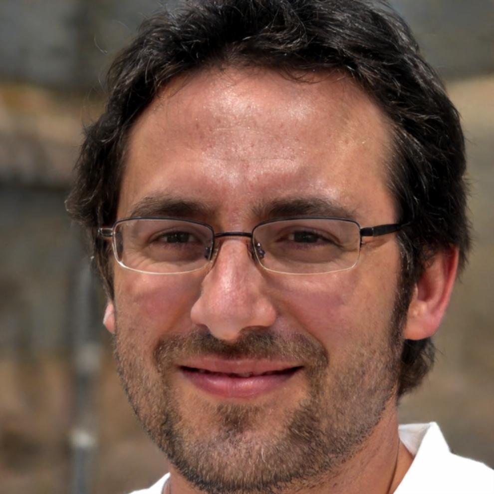 Portrait de Maxime Rousseau, analyste financier